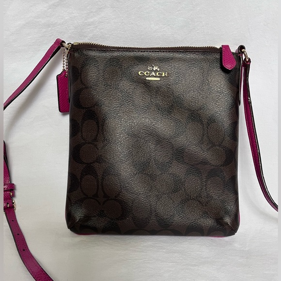 ***SOLD***COACH CROSSBODY BAG in Brown and Fuchsia Leather Messenger Bag Signatu - Picture 4 of 16
